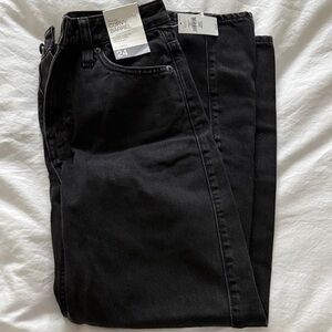 Gap Curvy Barrel Jean - 24
